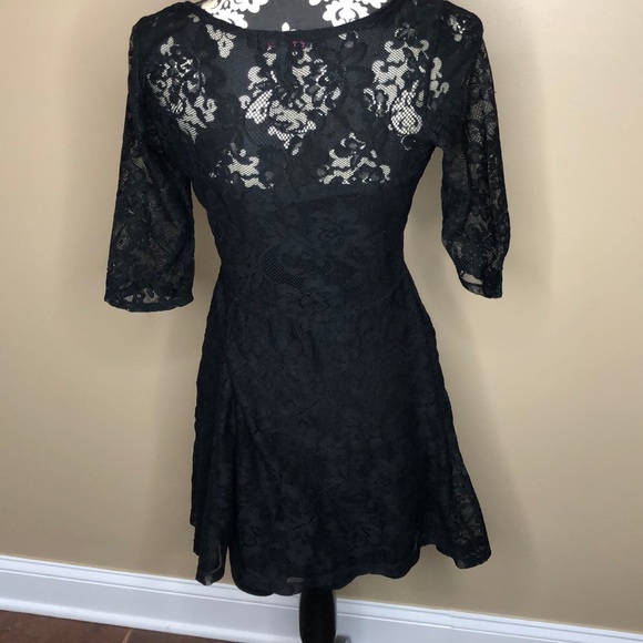 black laced dress - Picture 2 of 3